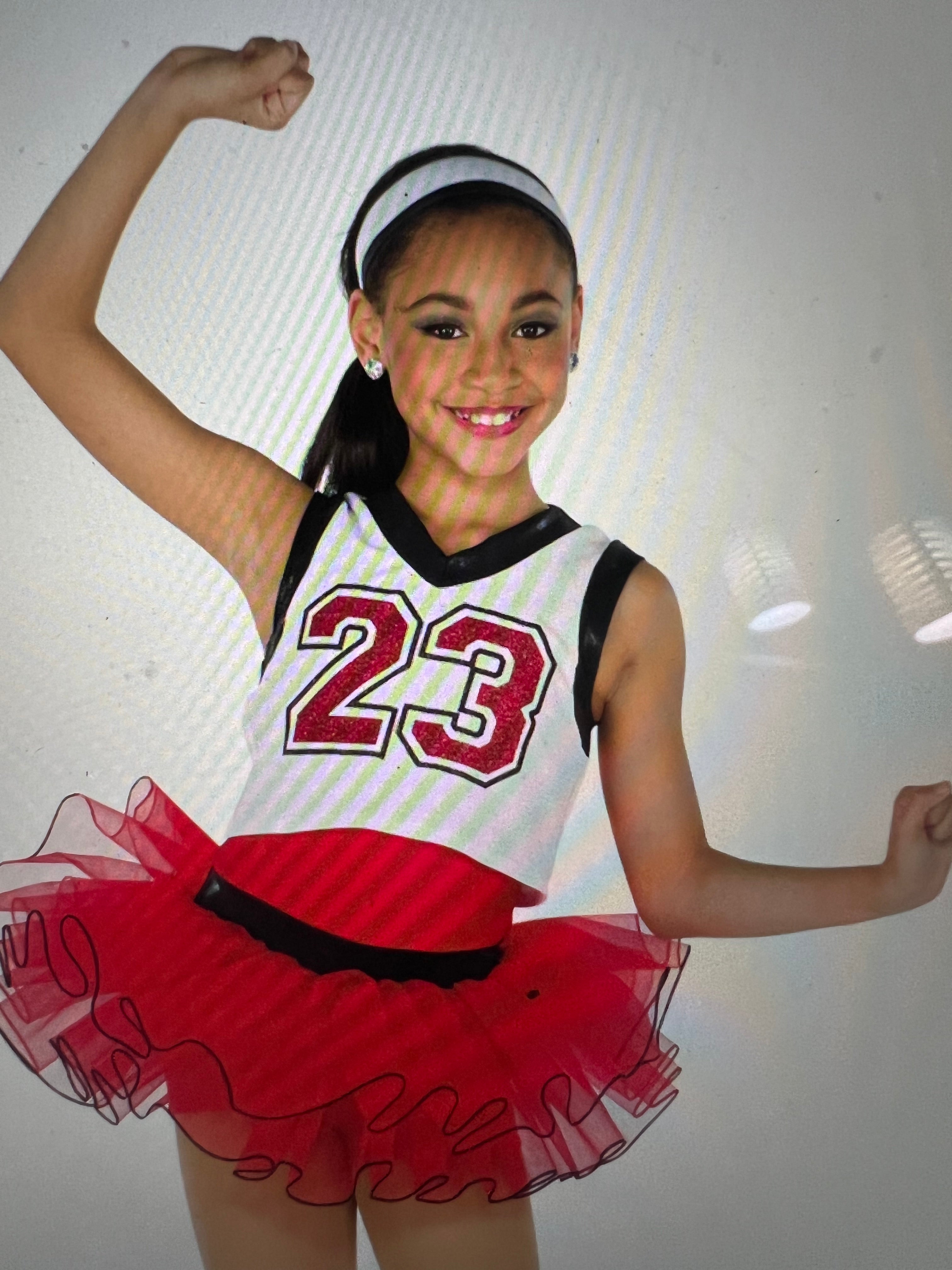 Hip Hop. Red, Black and White.   (IC)