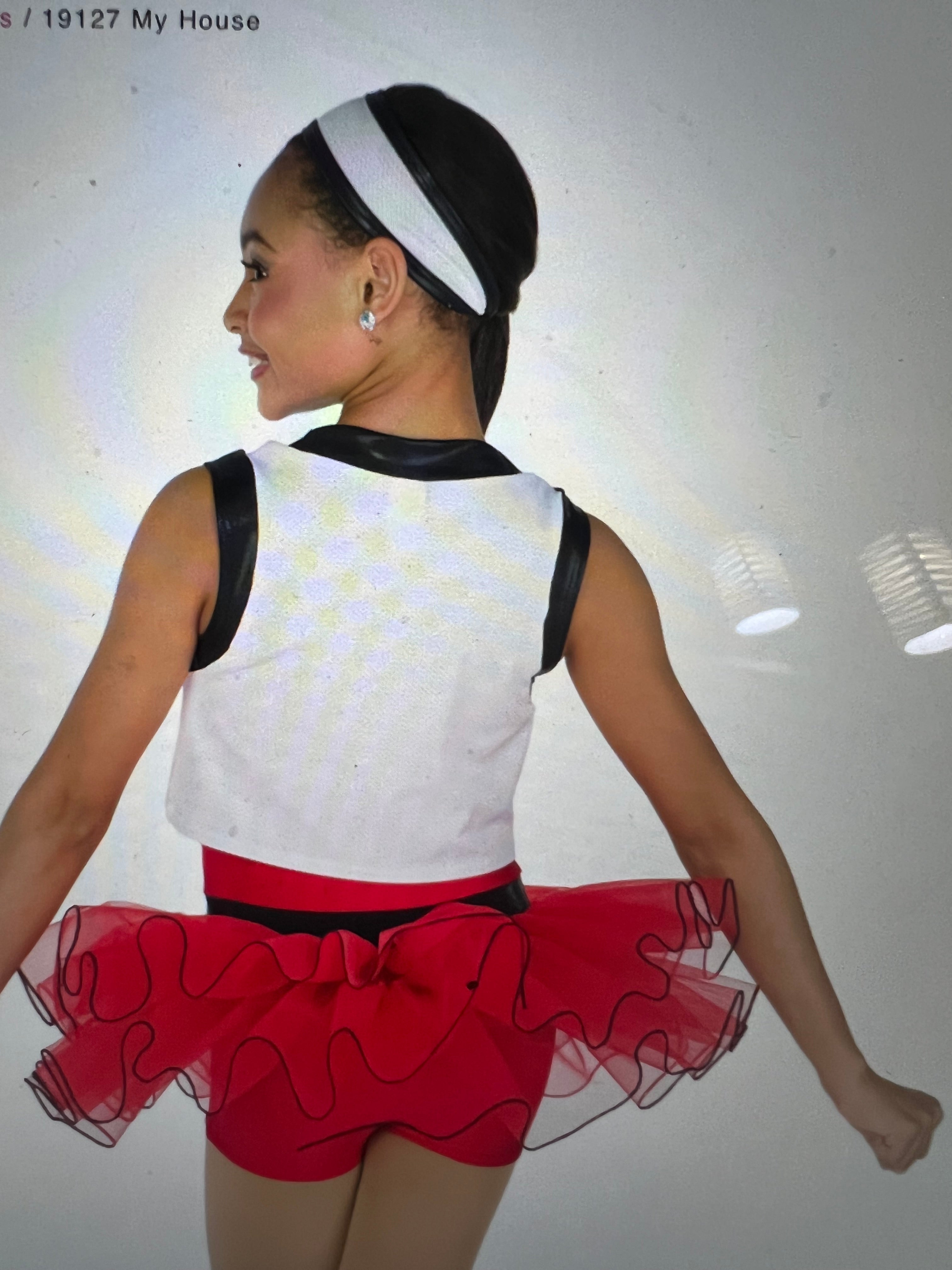 Hip Hop. Red, Black and White.   (IC)