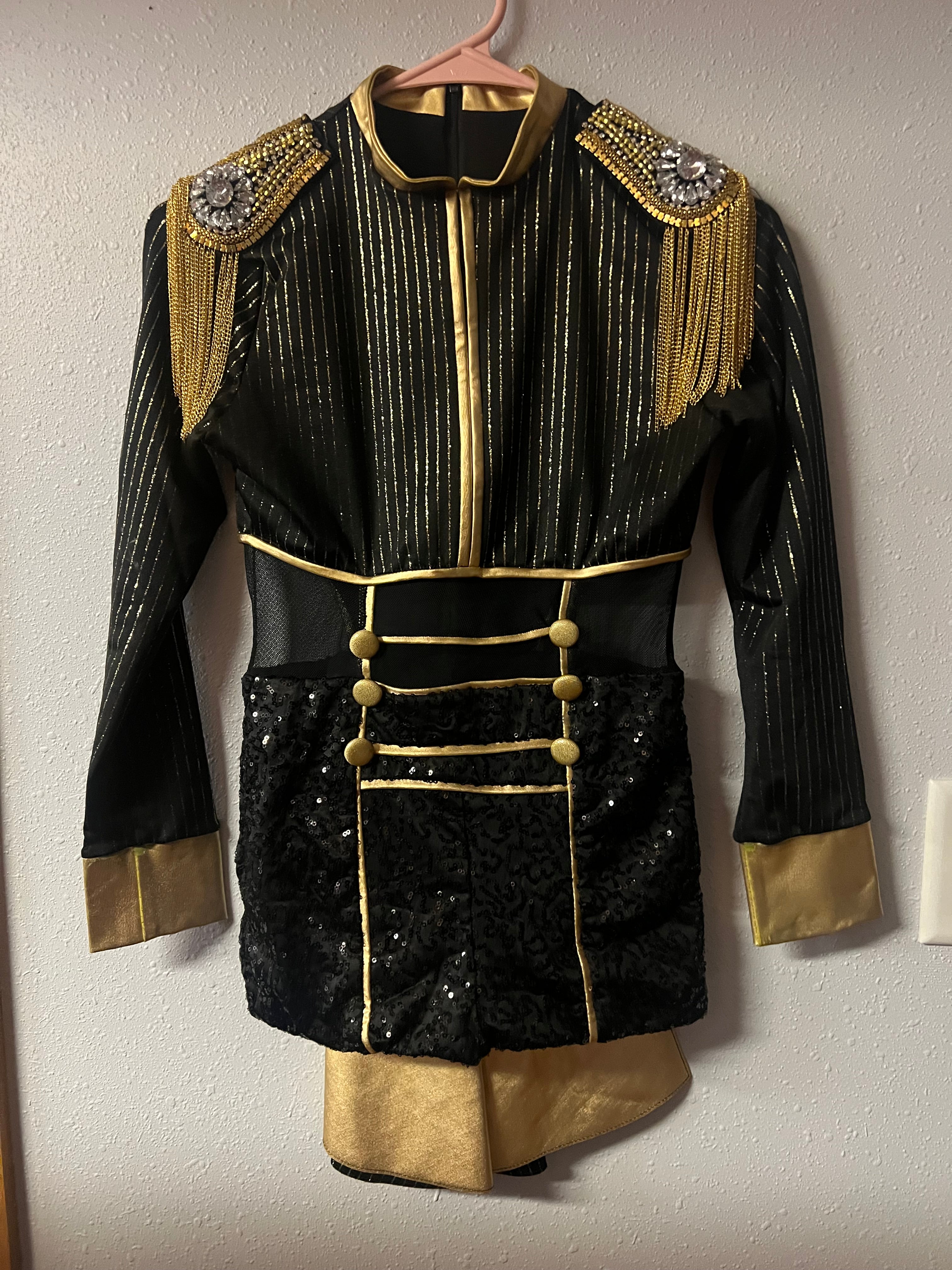 BLACK & GOLD OUTFIT