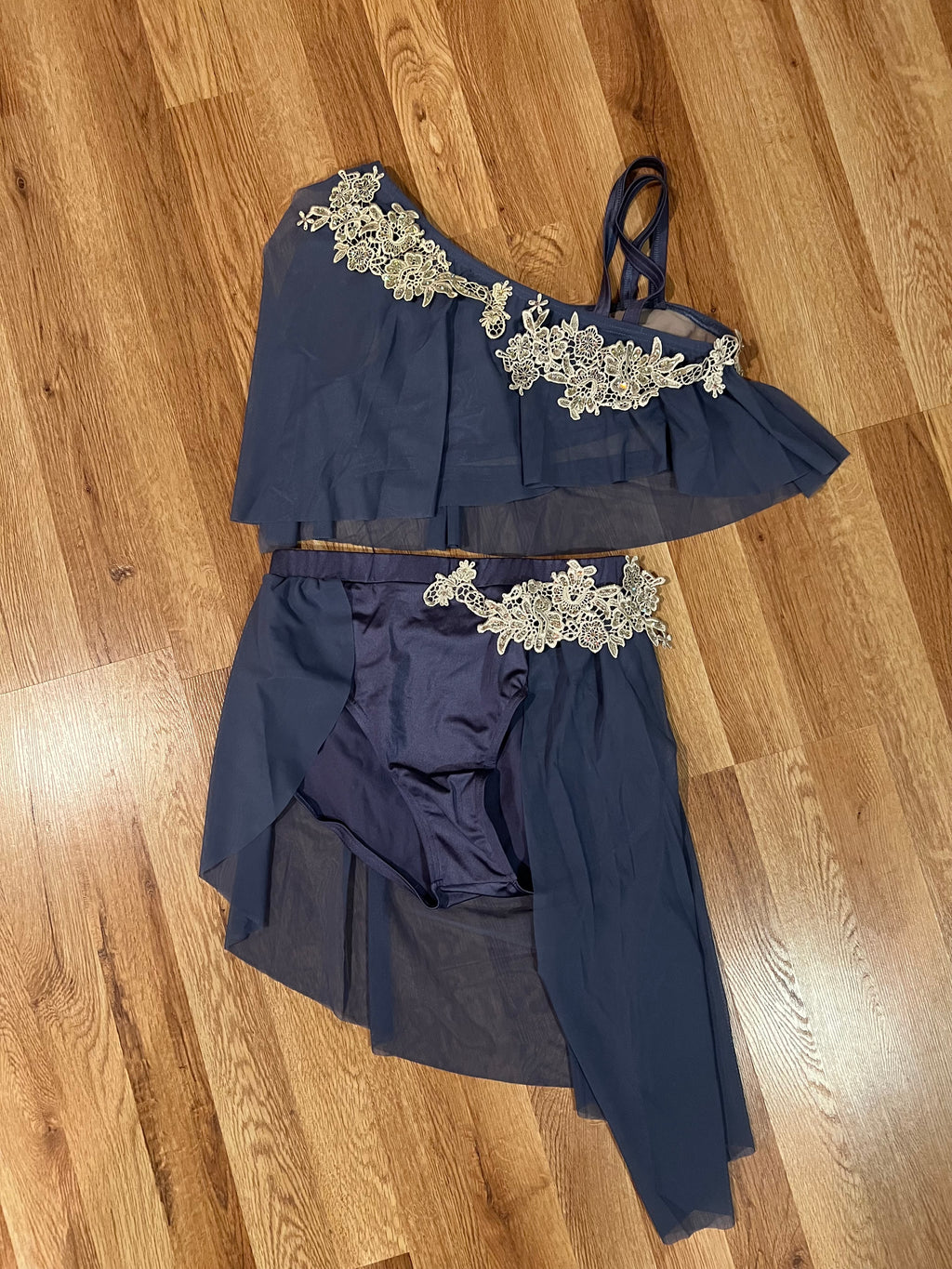 LIGHT PURPLE 2 PIECE OUTFIT.
