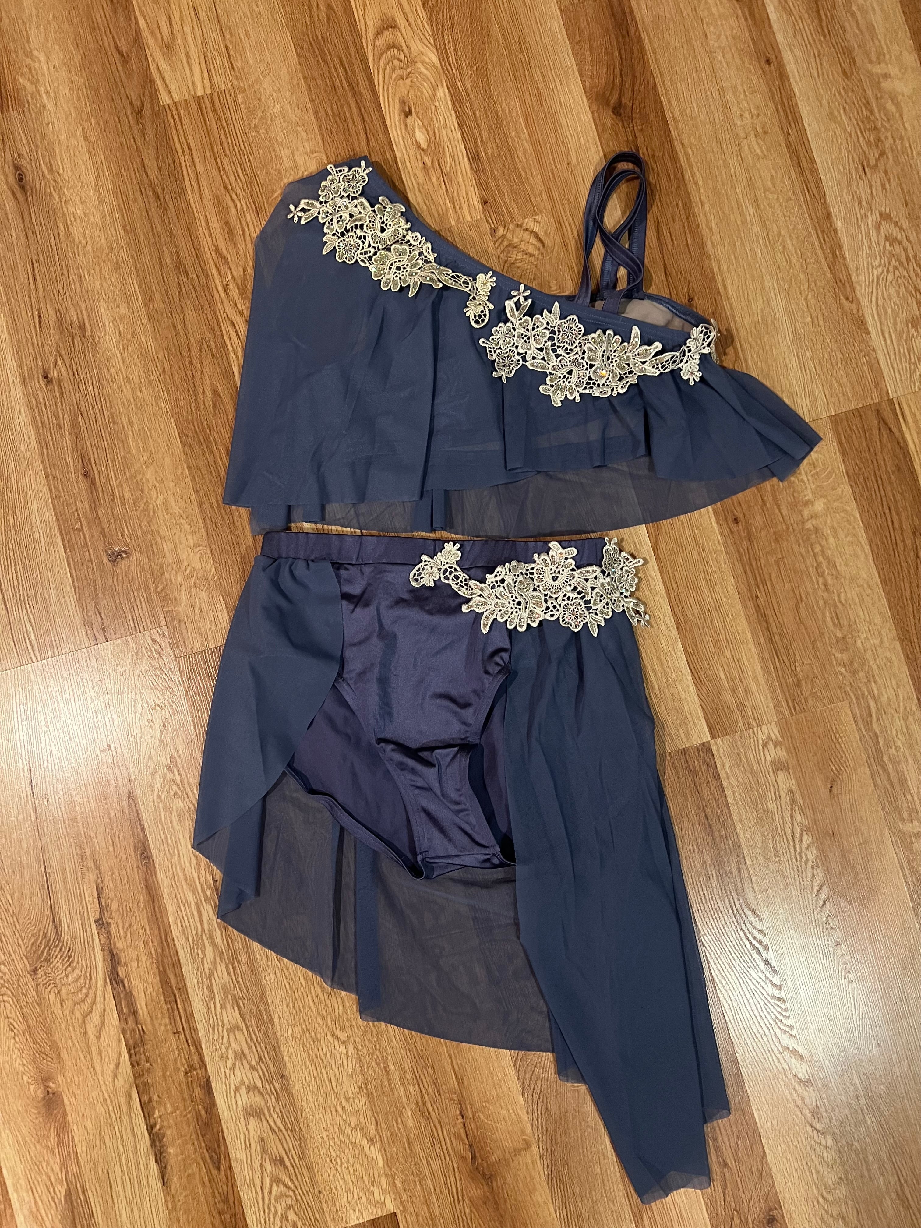 LIGHT PURPLE 2 PIECE OUTFIT.