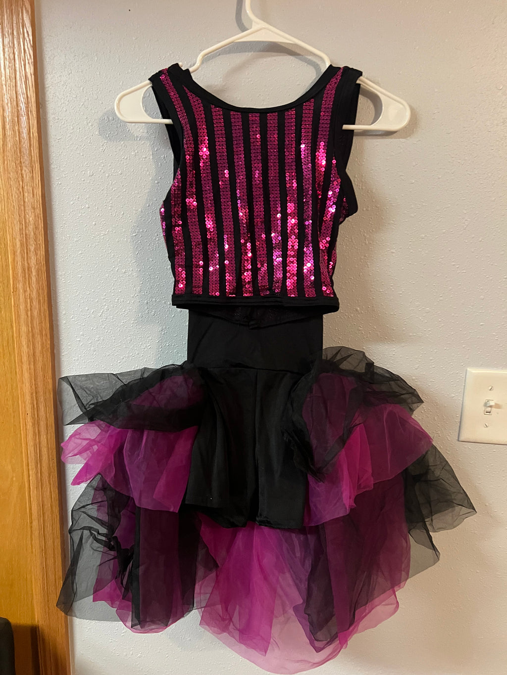 BLACK & FUSCHIA CUT # 103874K    3 PC OUTFIT