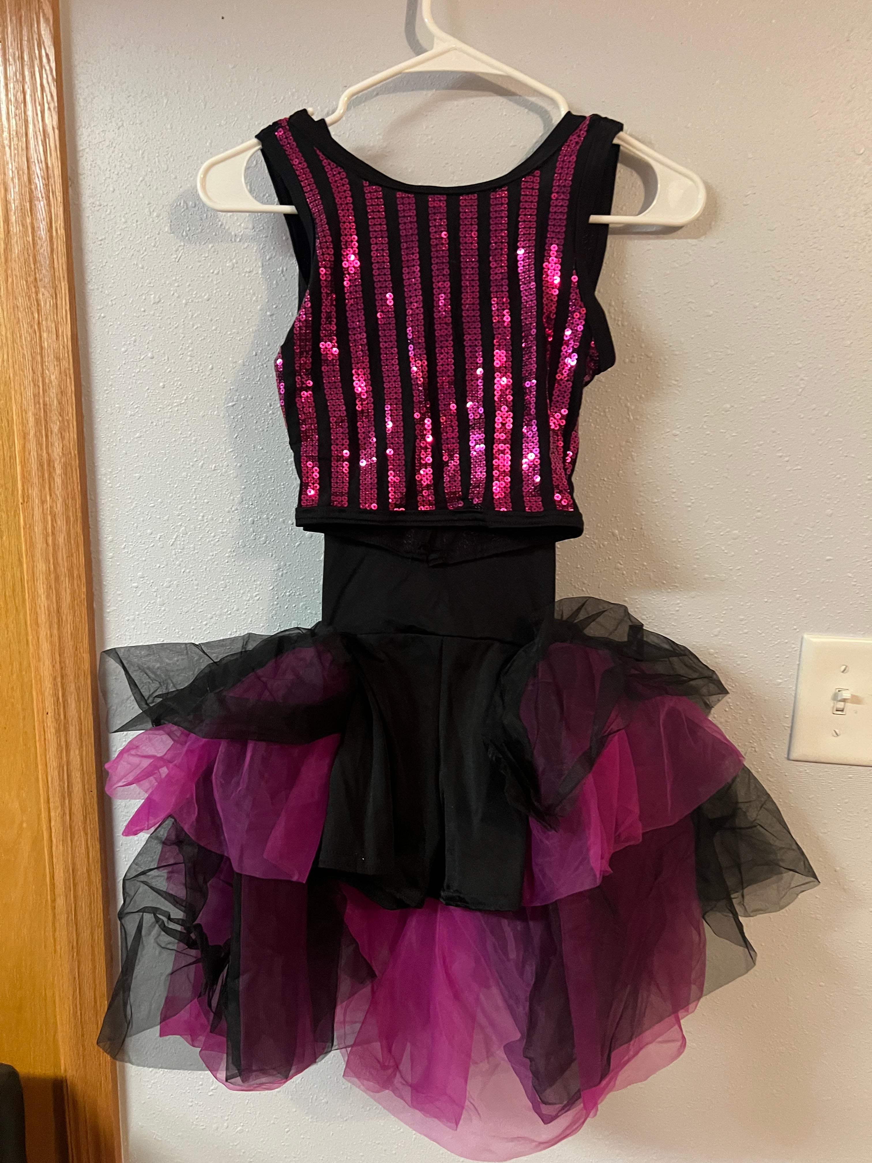 BLACK & FUSCHIA CUT # 103874K    3 PC OUTFIT