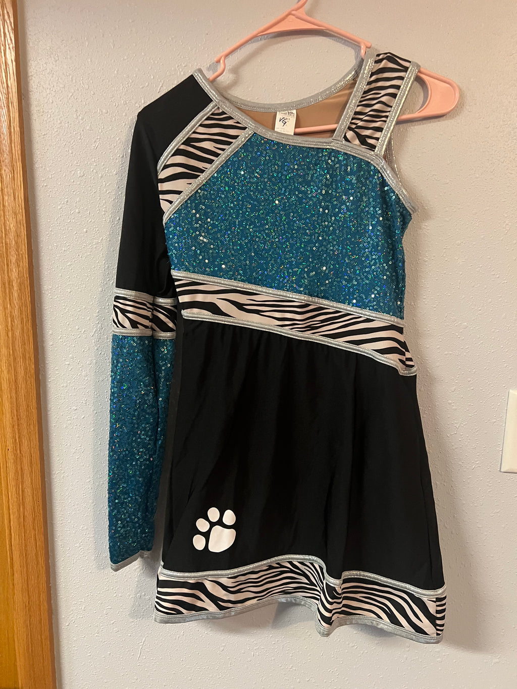 BLUE, BLACK & WHITE.   WITH PAW PRINT
