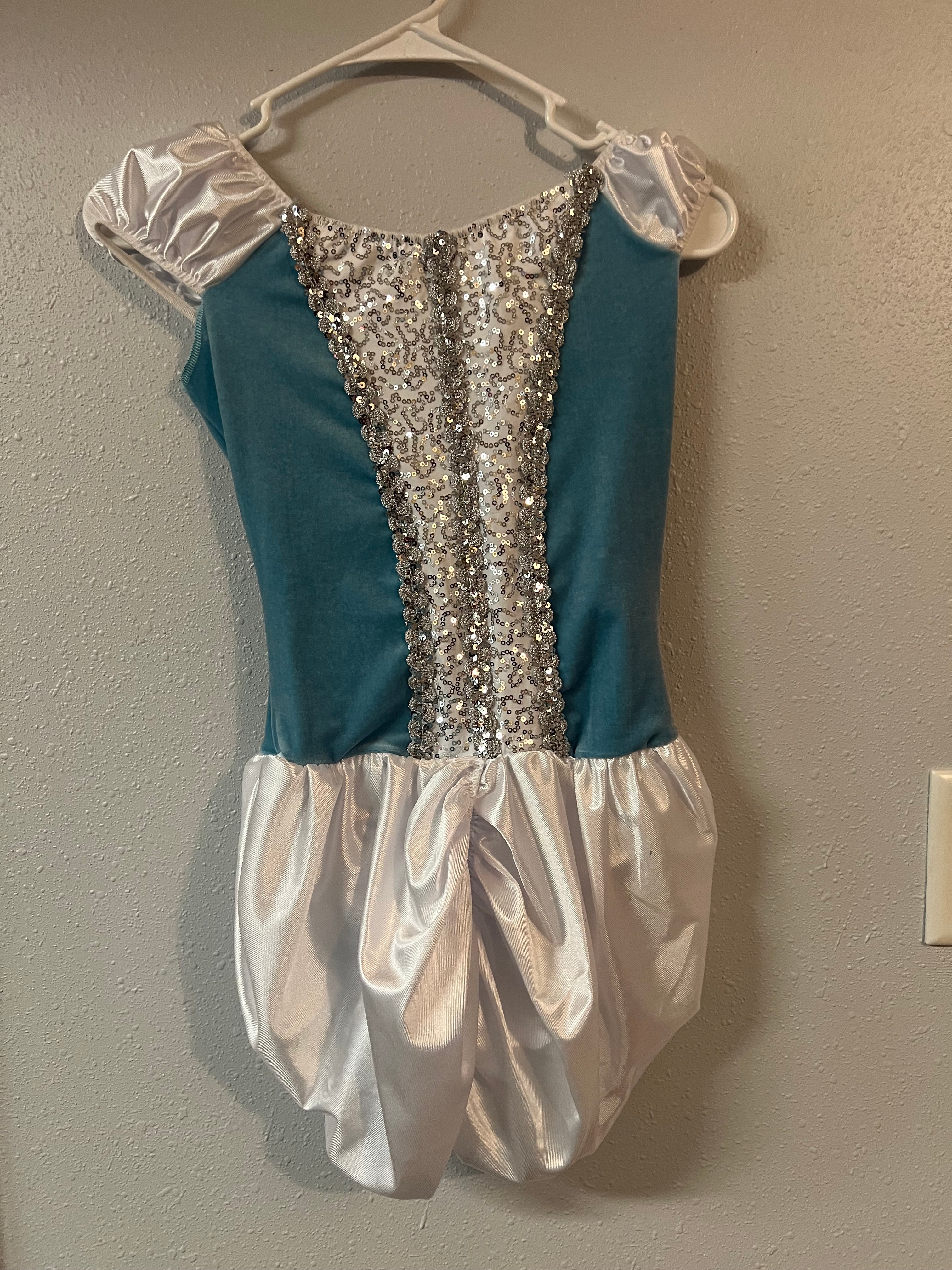 LIGHT BLUE VELVET BALLET OUTFIT.