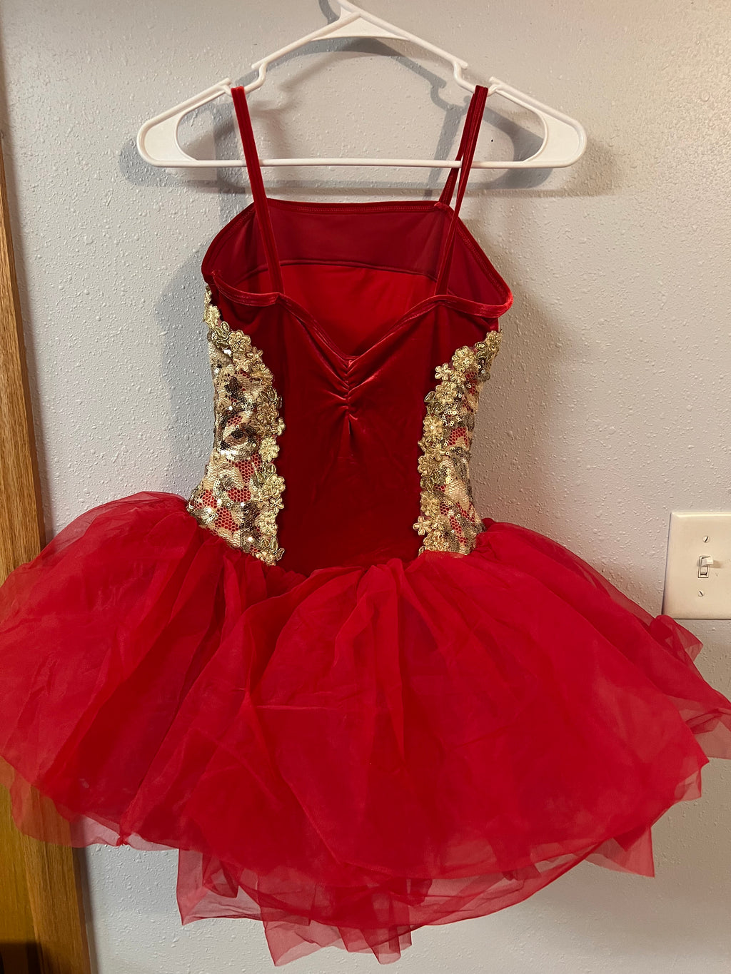 RED AND GOLD BALLET (VELVET).