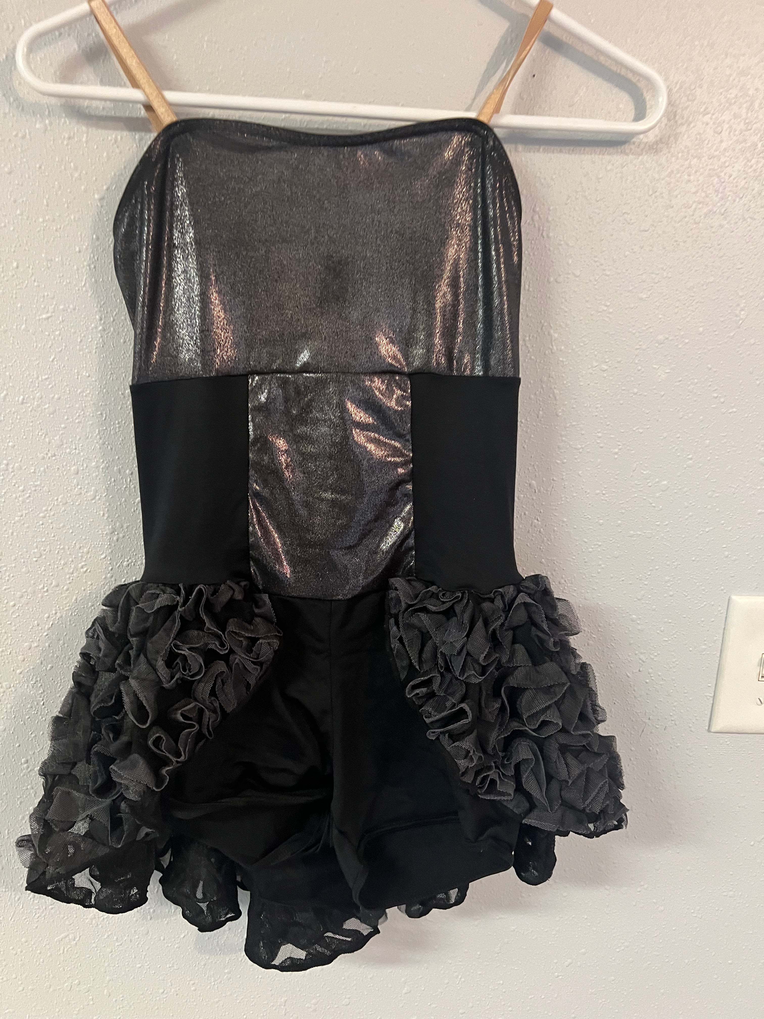 BLACK ONE PIECE WITH FRILL