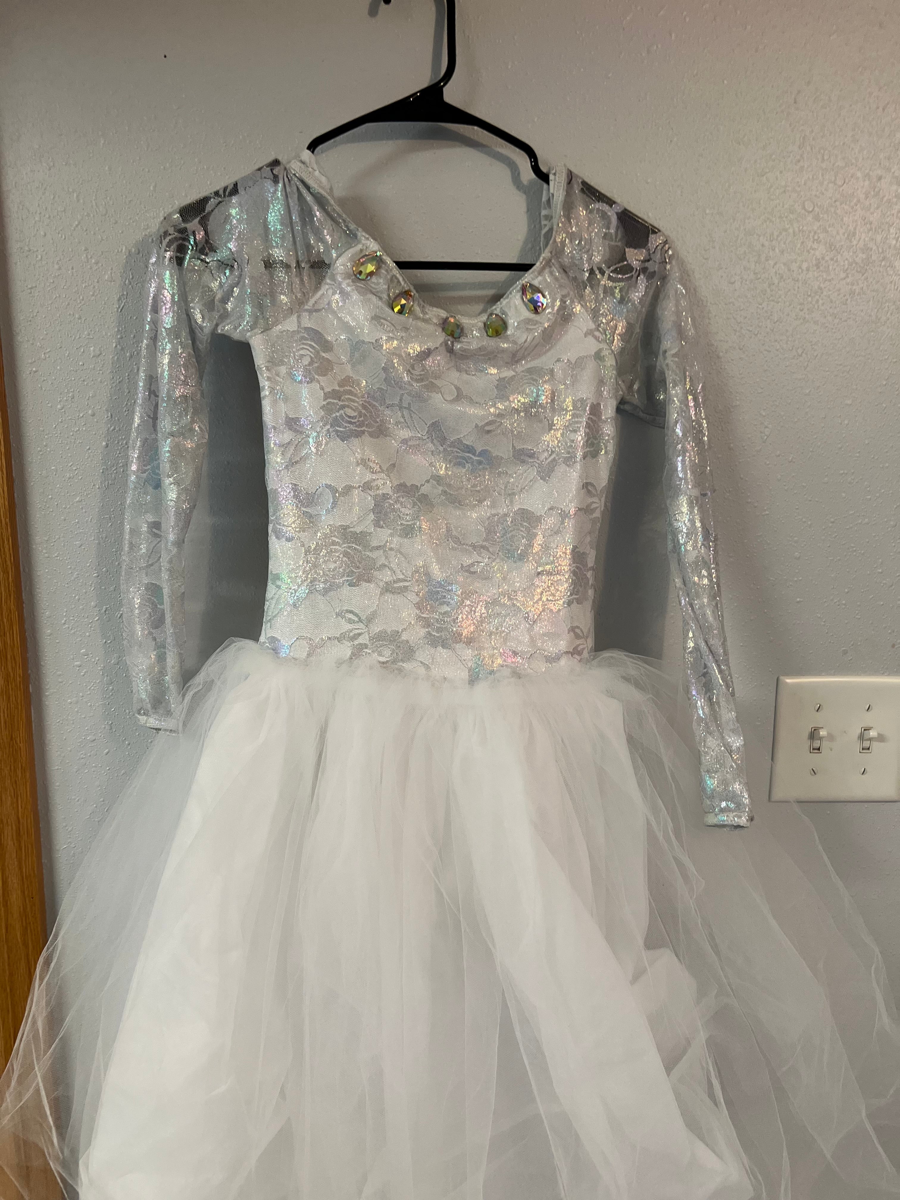 WHITE LACE BALLET DRESS